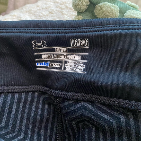 Under Armour Fitted Cold Gear Dark Leggings, Size L - Picture 5 of 9